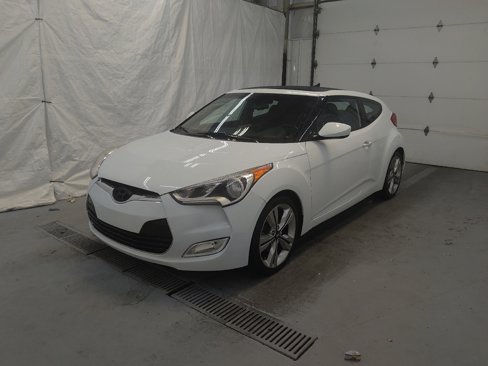 Used 2016 Hyundai Veloster w/ Option Group 03 image 2
