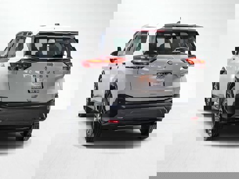Used 2023 Nissan Rogue S image 2
