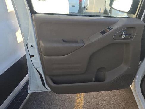 Used 2016 Nissan Frontier SV image 8