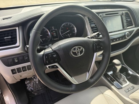 Used 2016 Toyota Highlander Limited image 31