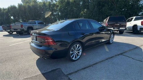 Used 2019 Volvo S60 T6 Momentum w/ Multimedia Package image 10