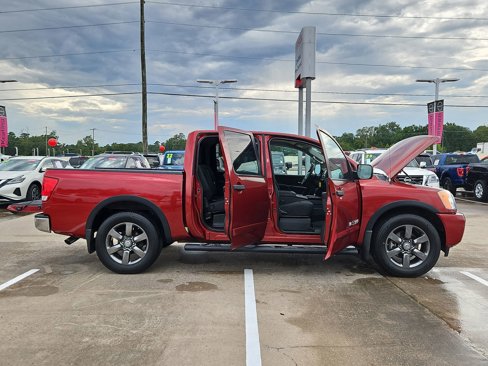 Used 2015 Nissan Titan SV w/ SV Value Truck Package image 12