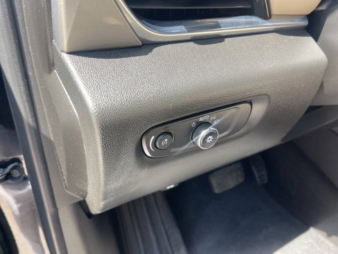 Used 2022 Chevrolet Traverse LT image 15