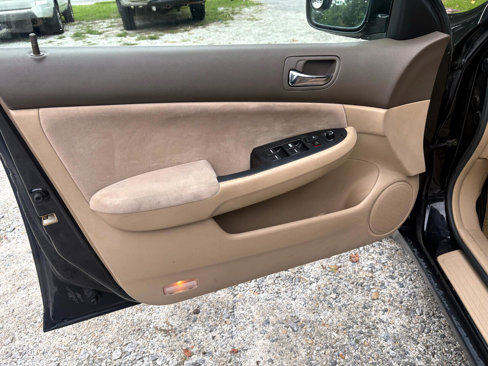 Used 2004 Honda Accord LX image 12
