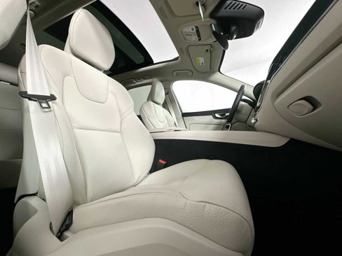 Used 2025 Volvo XC60 B5 Core w/ Protection Package Premier image 23