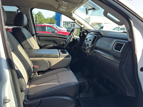 Used 2017 Nissan Titan S image 10