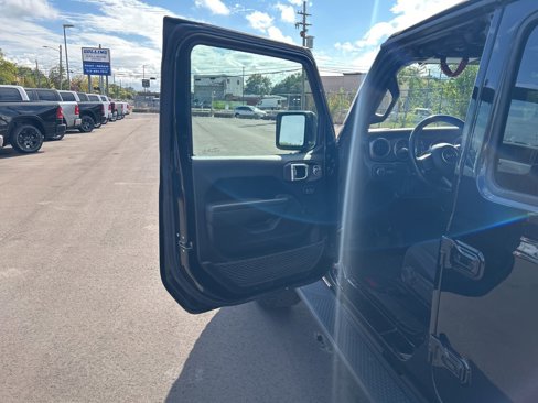 Used 2022 Jeep Gladiator Sport image 11