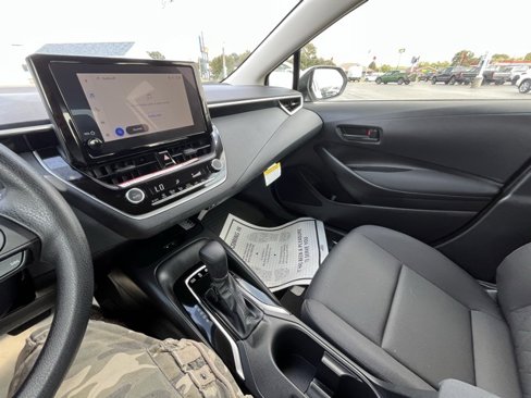 Used 2025 Toyota Corolla LE w/ LE Premium Package image 13