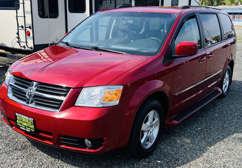 Used 2009 Dodge Grand Caravan SXT image 1