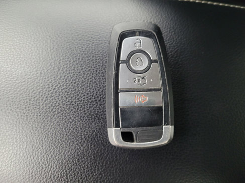 Used 2020 Ford Fusion SE image 32