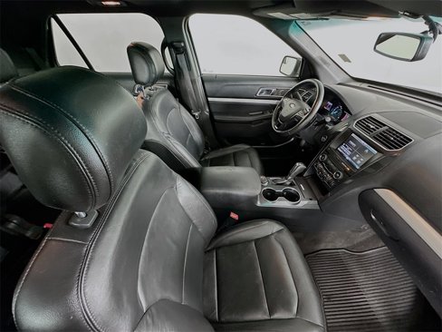 Used 2016 Ford Explorer XLT w/ Equipment Group 202A image 29