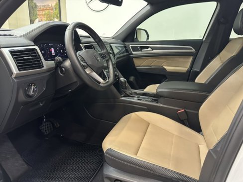Used 2023 Volkswagen Atlas Cross Sport SE w/ Panoramic Sunroof Package image 6