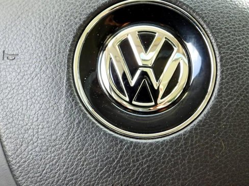 Used 2016 Volkswagen Touareg Sport image 63