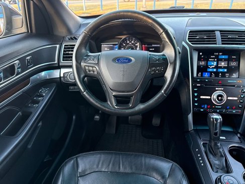 Used 2017 Ford Explorer Limited image 14