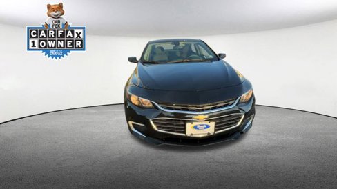 Used 2017 Chevrolet Malibu LT image 3