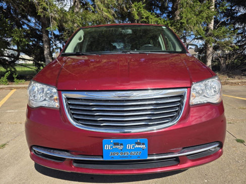 Used 2016 Chrysler Town & Country Limited image 3