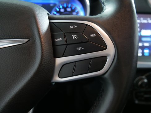 Used 2018 Chrysler 300 Touring image 28