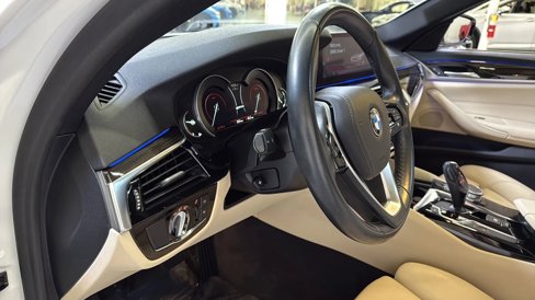 Used 2019 BMW 530e w/ Convenience Package image 14