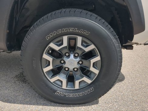 Used 2017 Toyota Tacoma TRD Off-Road image 10