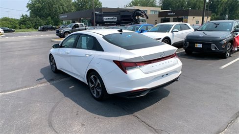 Used 2023 Hyundai Elantra SEL w/ Convenience Package image 3