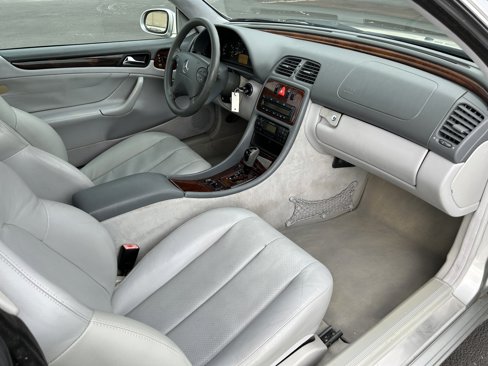 Used 2001 Mercedes-Benz CLK 320 Coupe image 31
