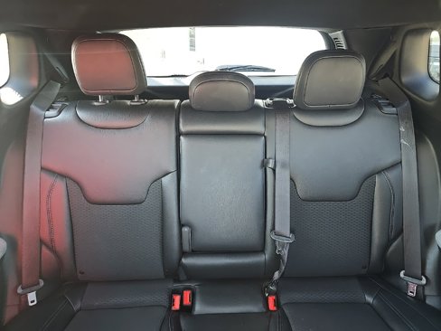 Used 2024 Jeep Compass Latitude image 10