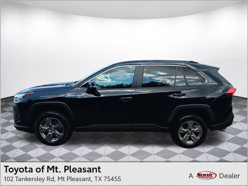 Used 2023 Toyota RAV4 XLE image 1
