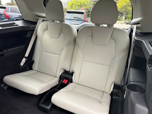 Used 2020 Volvo XC90 T5 Momentum w/ Protection Package Premier image 17