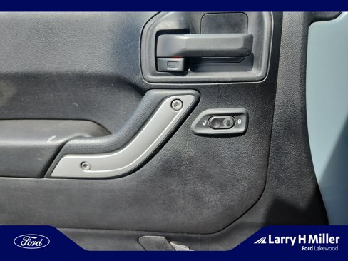 Used 2014 Jeep Wrangler Rubicon w/ Power Convenience Group image 13