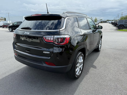 Used 2022 Jeep Compass Latitude image 9