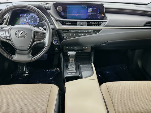 Used 2020 Lexus ES 300h w/ Premium Package image 27