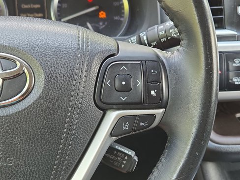 Used 2018 Toyota Highlander XLE image 24