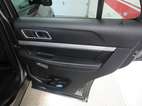 Used 2017 Ford Explorer XLT w/ Equipment Group 202A image 28