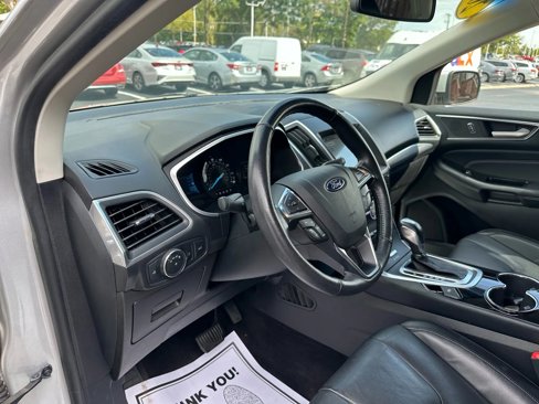Used 2017 Ford Edge Titanium w/ Technology Package image 11