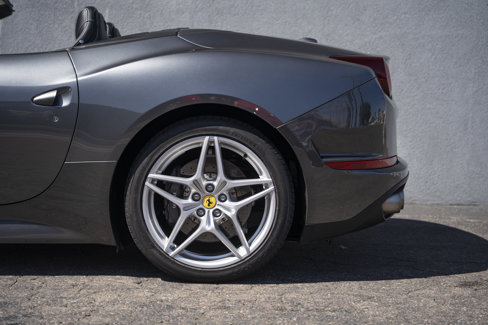 Used 2016 Ferrari California T image 19