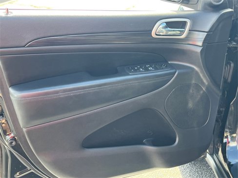 Used 2020 Jeep Grand Cherokee Laredo image 11
