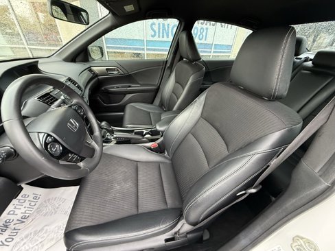 Used 2017 Honda Accord Sport image 5