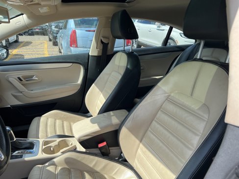 Used 2010 Volkswagen CC Luxury image 8