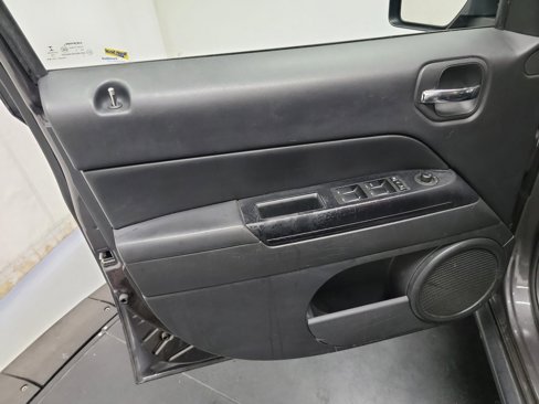 Used 2016 Jeep Patriot High Altitude image 18
