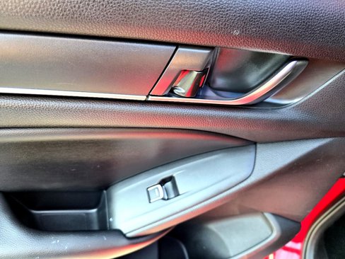 Used 2018 Honda Accord Sport image 33