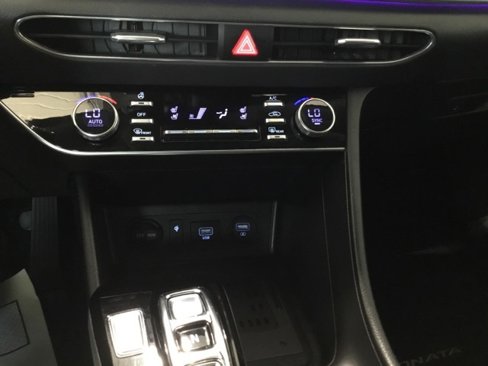Used 2022 Hyundai Sonata Limited image 33