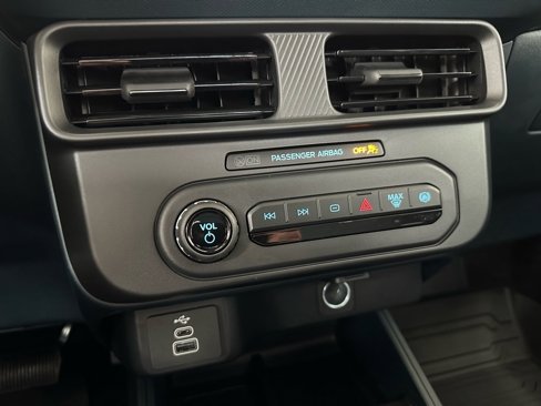 New 2025 Ford Maverick XL image 40