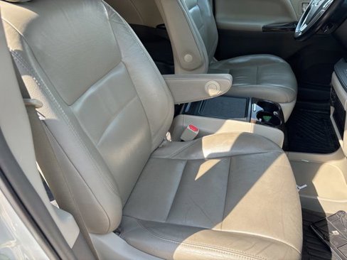 Used 2016 Toyota Sienna L image 13