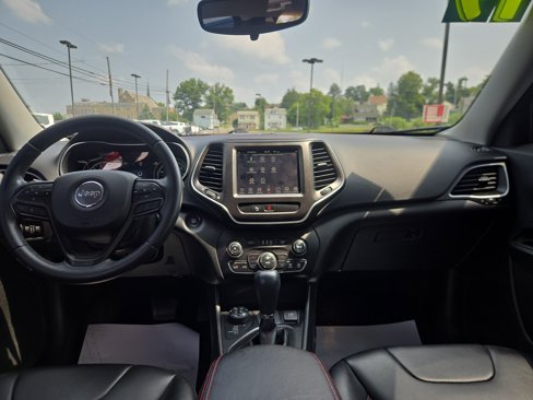 Used 2019 Jeep Cherokee Trailhawk image 14