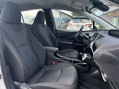 Used 2017 Toyota Prius Prime Plus image 10