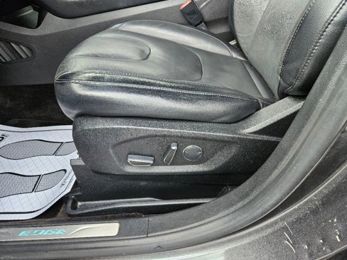 Used 2018 Ford Edge Titanium image 20