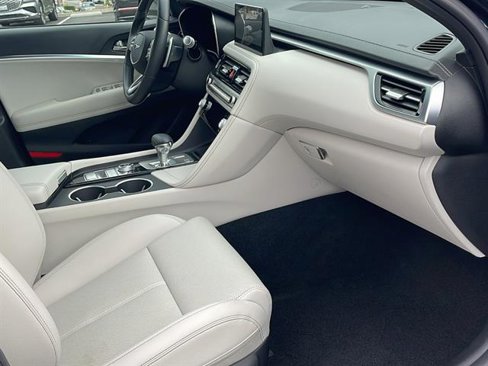 Used 2025 Genesis G70 2.5T image 31