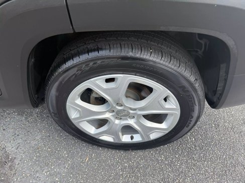 Used 2017 Jeep Renegade Limited image 8