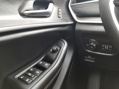 Certified 2023 Jeep Grand Cherokee Limited w/ Black Appearance Package image 33