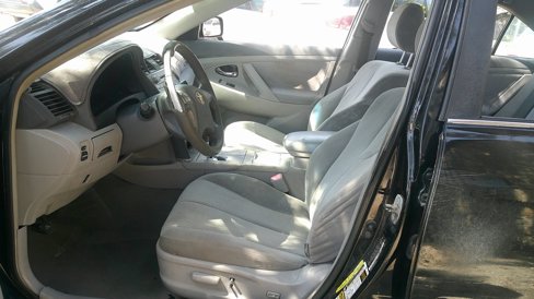 Used 2010 Toyota Camry LE image 17